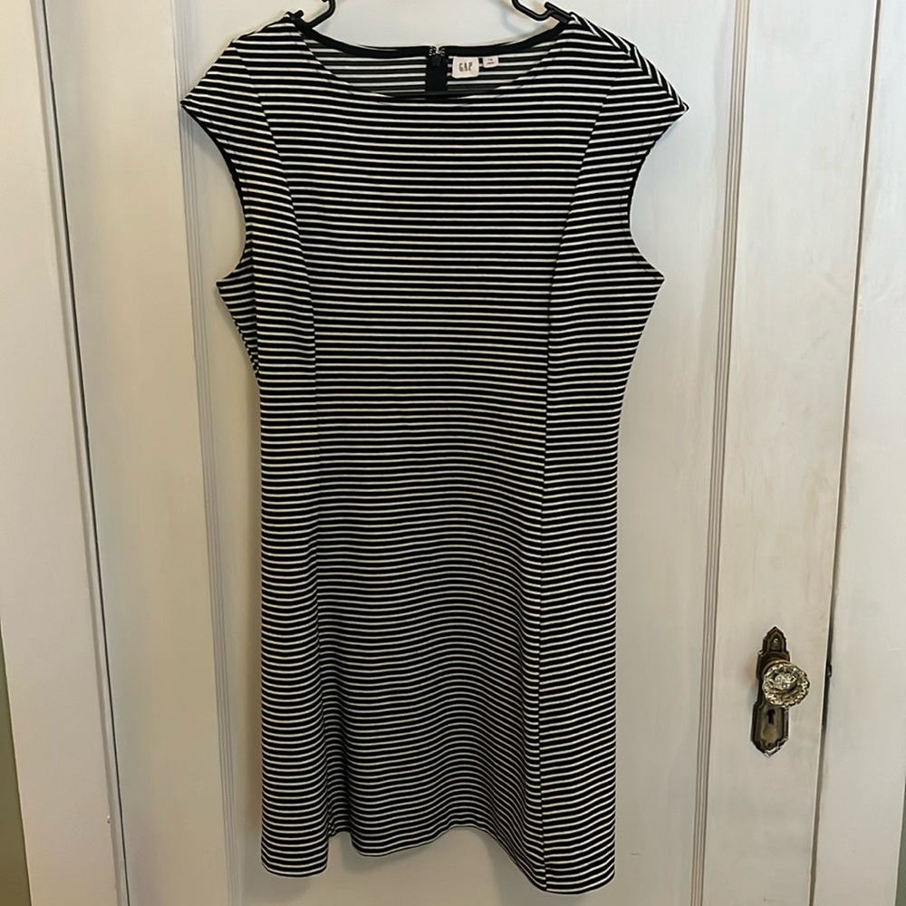 Black and White Striped GAP Dress (Size 12)